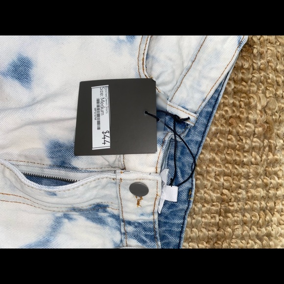 Acid wash Jean shorts - Picture 4 of 4